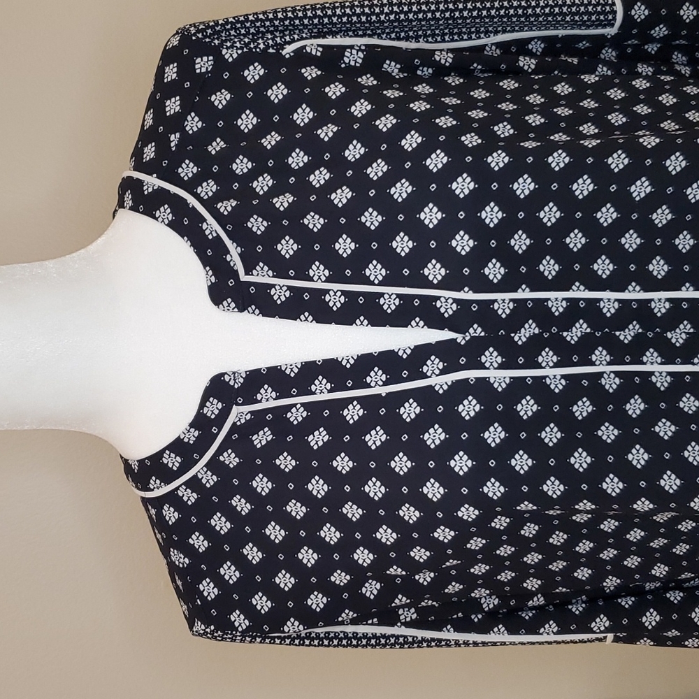 LOFT Beautiful Navy & White Top! 💙💙💙 - Picture 2 of 11